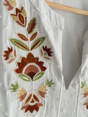 In Loom White Women's Top Classic White with Embroidery Detail